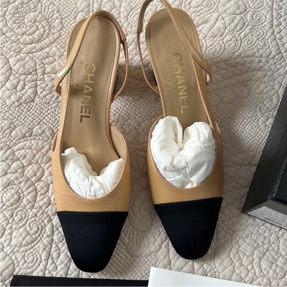 Chanel Women's Tan and Black Slingback Shoes - Picture 2 of 8